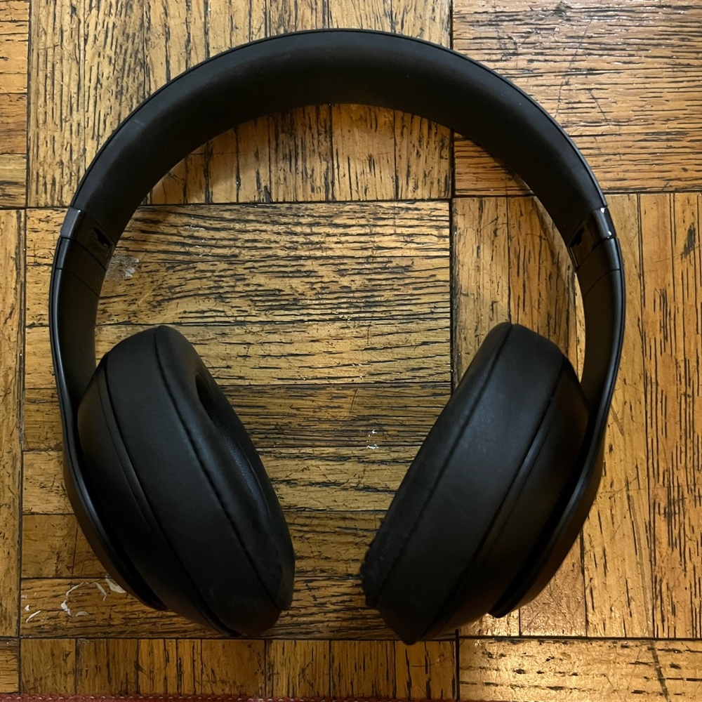 Beat by Dr Dre wireless headphones